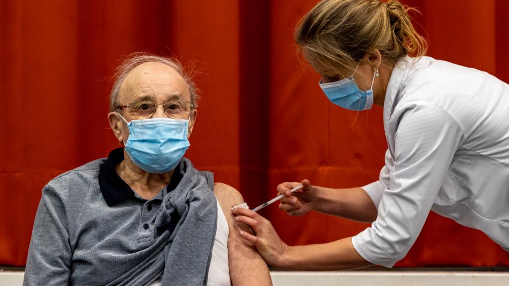 Delayed Dose The science behind the delayed second dose | The Week UK